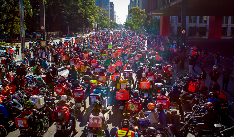 Entregadores e motoristas de aplicativo se mobilizam contra projeto desfigurado