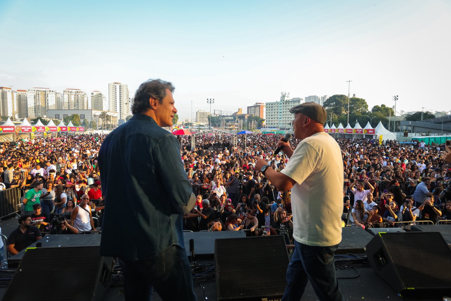 Trabalhadores pressionam pelo fim da jornada 6x1 em atos organizados pelo país