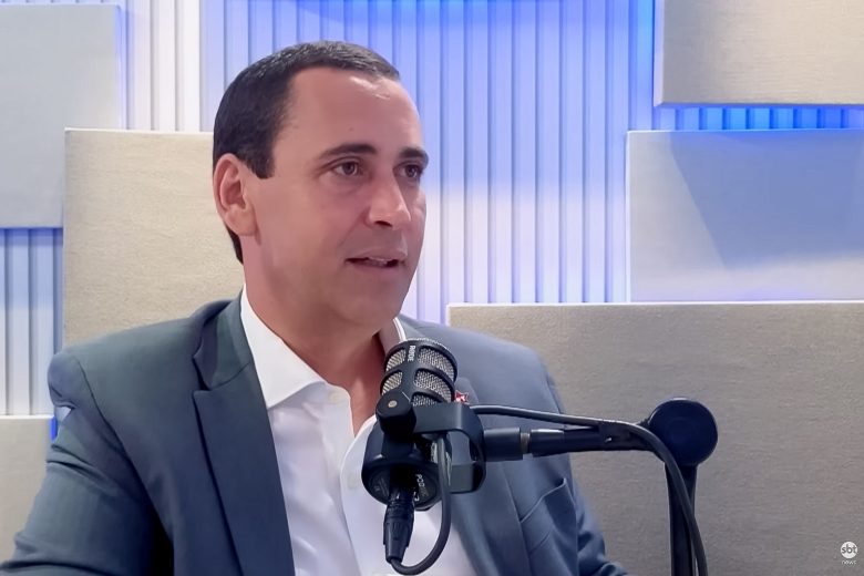 ‘Flávio Bolsonaro nunca trabalhou, nunca teve emprego’, diz secretário do PT