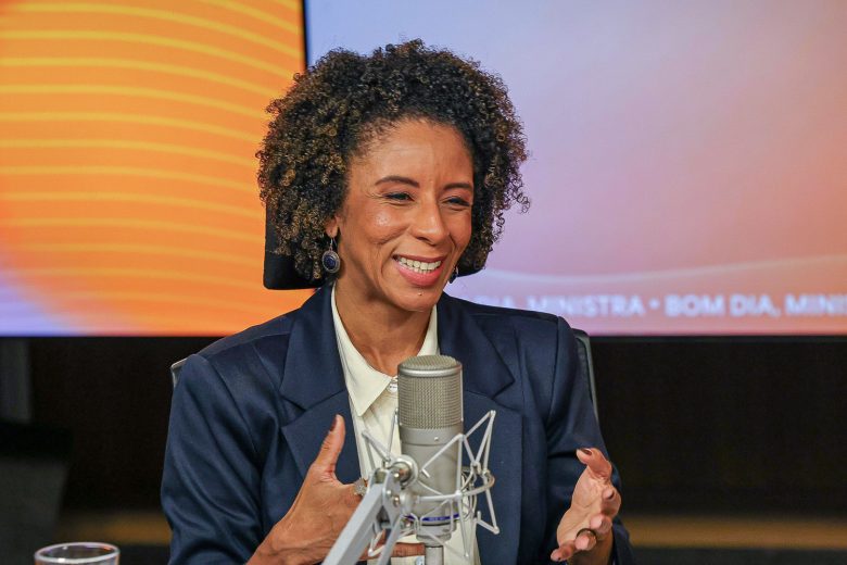 População negra e jovens em vagas precárias são beneficiados com fim da 6×1, diz ministra