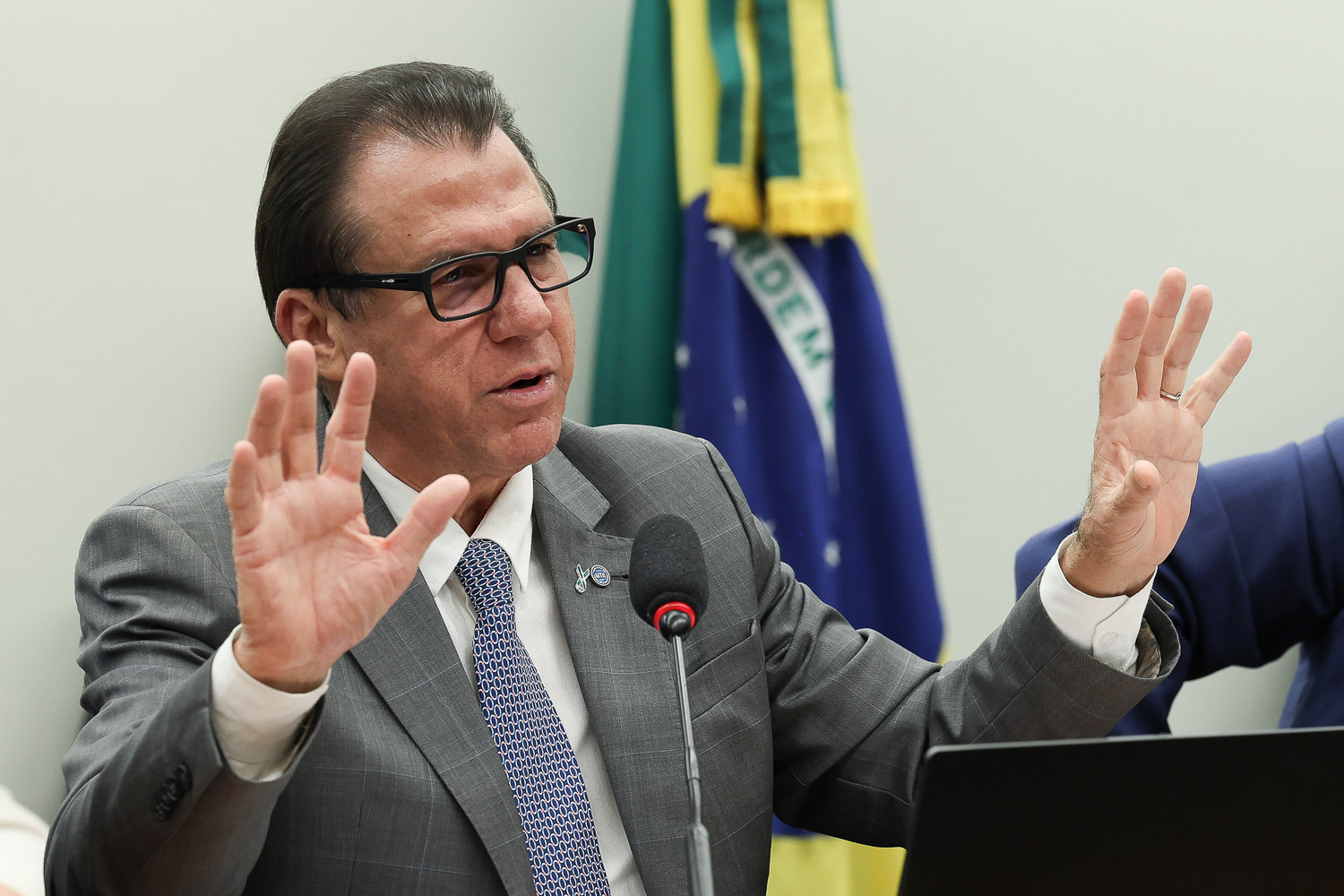 Governo Lula defende redução imediata da jornada de trabalho, diz ministro