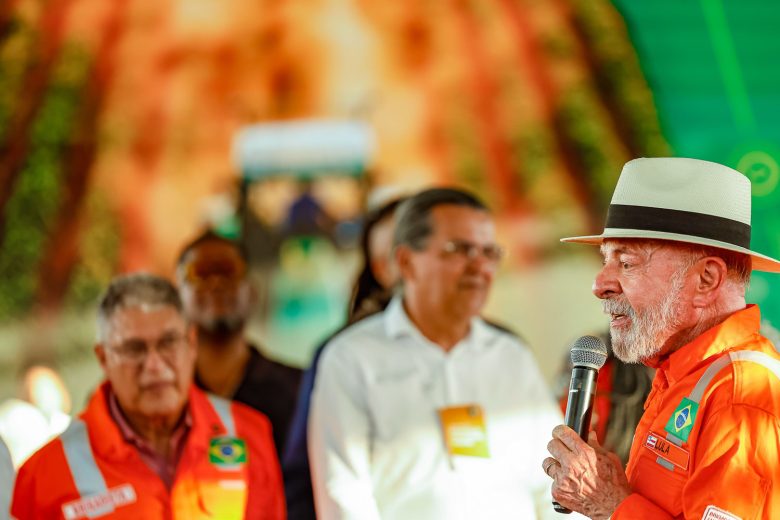 Lula diz que áudio de Flávio Bolsonaro com Vorcaro é ‘caso de polícia’