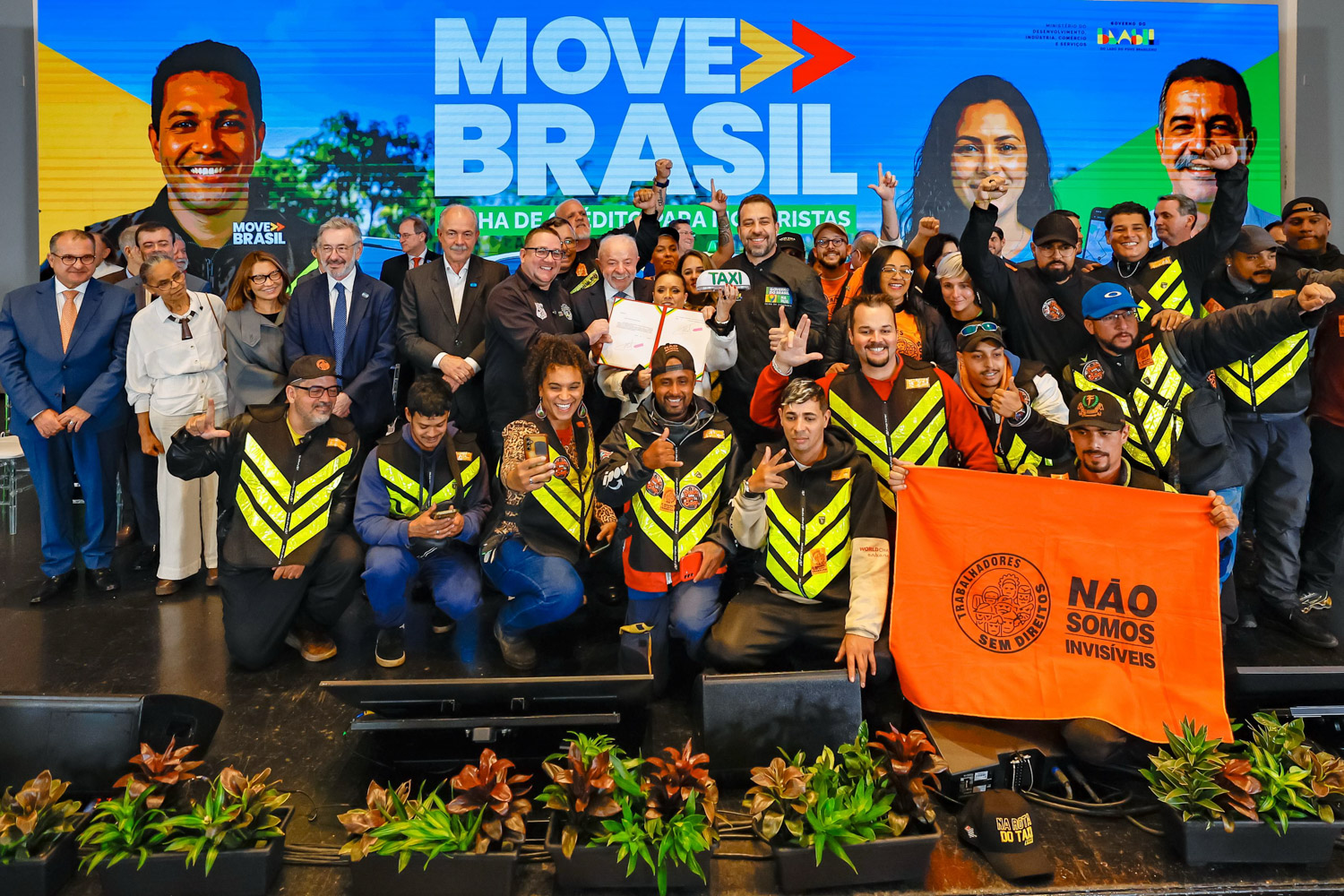 “Ninguém será visto como invisível”, diz Lula a motoristas