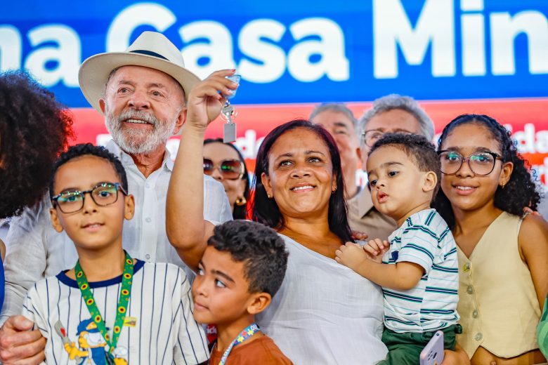 ‘Político que mente deveria cair a língua’, afirma Lula