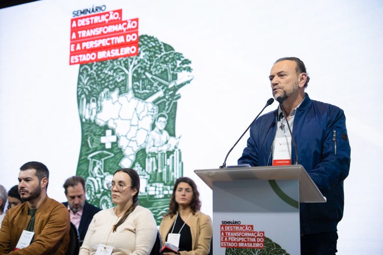 ‘Família Bolsonaro, mais uma vez, defende só interesses dos EUA’, diz Edinho Silva