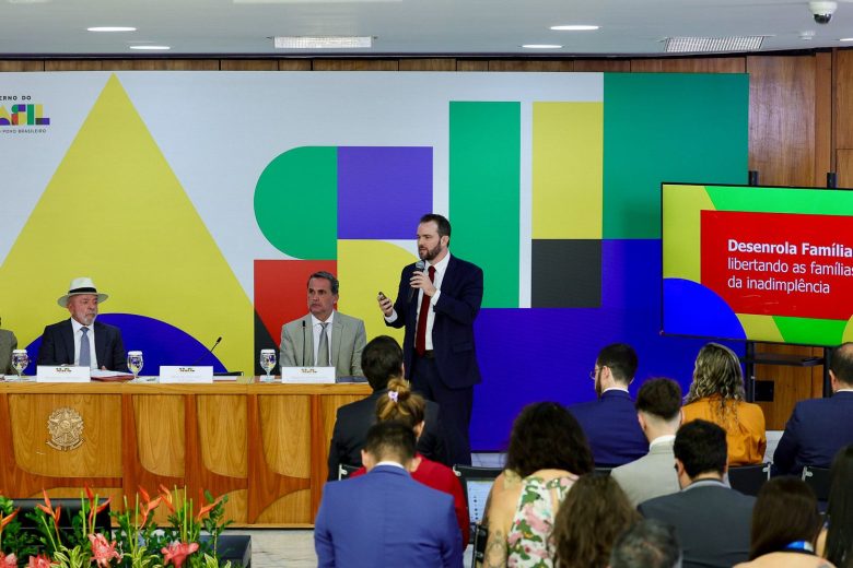 Nome limpo e crédito de volta: Desenrola beneficia quem ganha até 5 salários mínimos