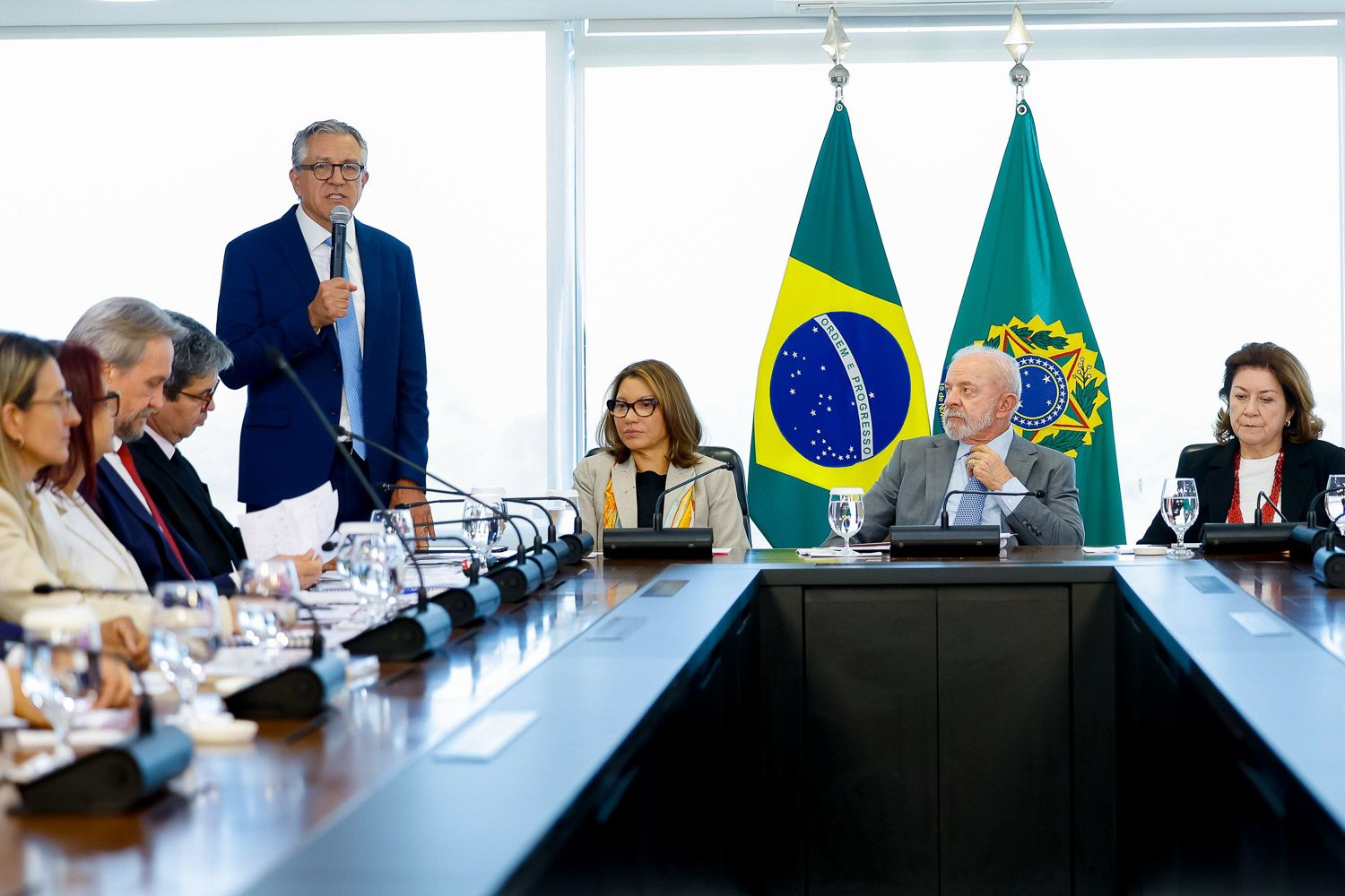 Bolsonaro levou país ao sacrifício, diz Lula sobre mortes por covid