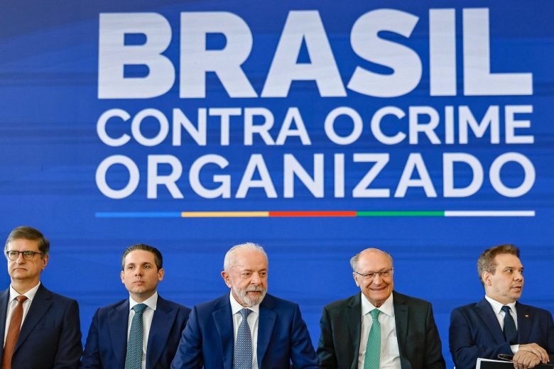 ‘Vamos combater o crime da esquina ao andar de cima’, diz Lula sobre plano de segurança