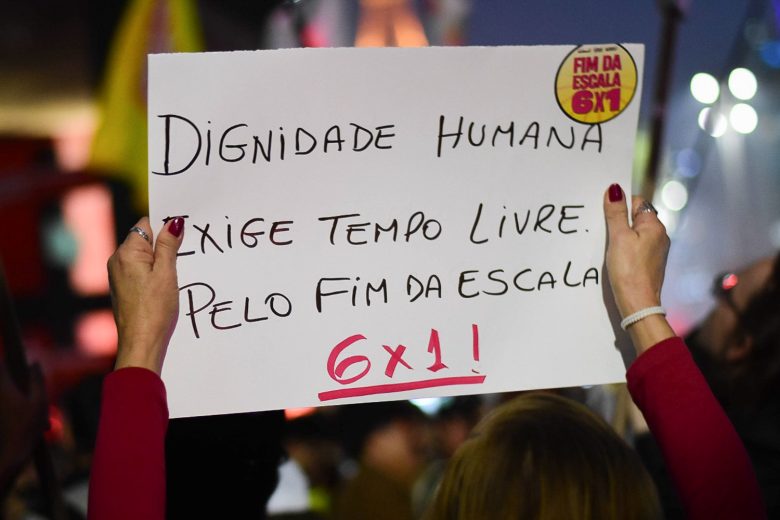 A escala 6×1: na infância, pai ausente; na maternidade, a luta pra ficar com a filha
