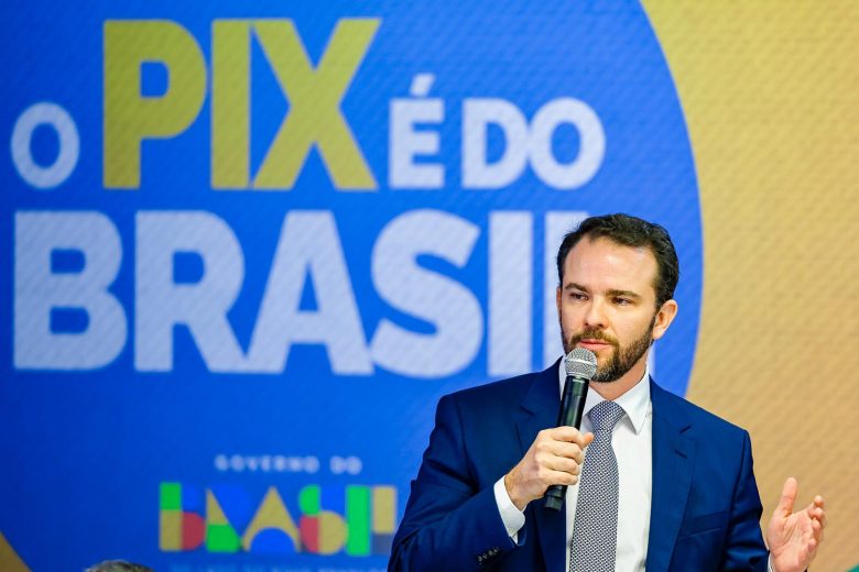 Ministro destaca economia resiliente: ‘Não tem voo de galinha nos mandatos de Lula’
