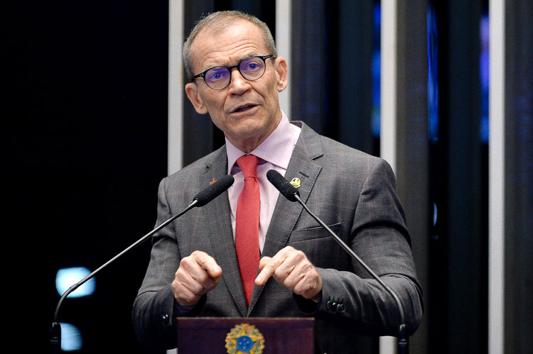 Violência de gênero se perpetua no Congresso e afasta mulheres, denuncia senador