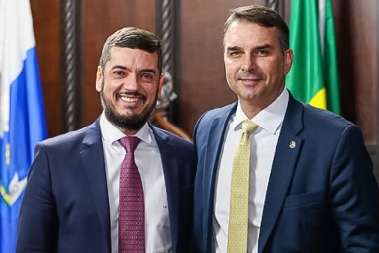 Flávio Bolsonaro e as milícias: o passado que a extrema direita quer esconder