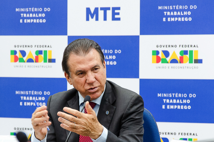 Ministro pede pressão das ruas e diz que fim da escala 6×1 ‘vai chegar’