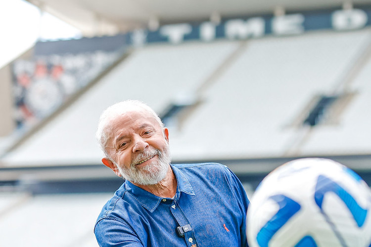 ‘Quem vai fazer o gol? O Lula’: vídeo viral é lembrado em conversa com o presidente