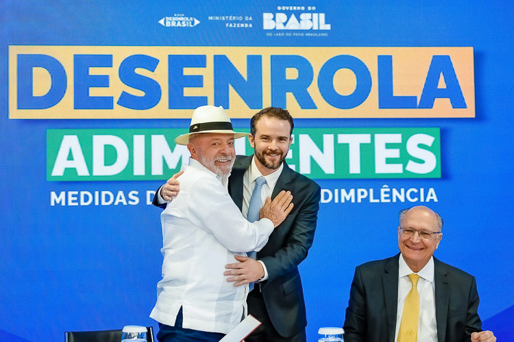 Governo Lula ajuda quem paga as contas em dia a aliviar peso das dívidas
