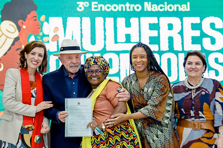 Lula reconhece novas áreas quilombolas: ‘Ainda falta muito; o retrocesso é antigo‘