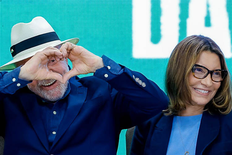 ‘Estou feliz e bem‘, diz Lula após concluir radioterapia preventiva