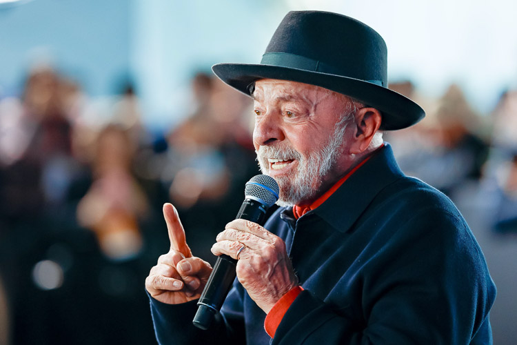 Lula diz que povo terá que escolher entre biografia e falas sem provas