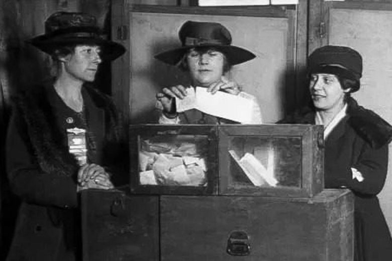 94 anos depois, voto feminino ainda sofre perseguição e vira alvo da extrema direita