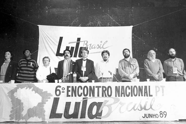 A convenção que oficializou a 1ª candidatura de Lula à Presidência
