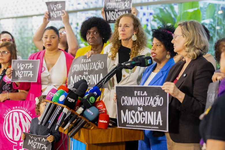 Deputadas exigem votação de projeto que transforma ódio a mulheres em crime