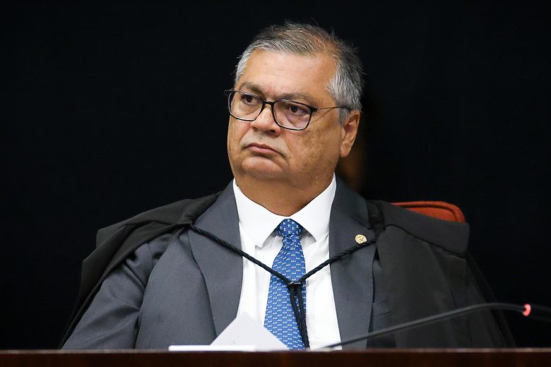 Dino mira esquema de emendas e bloqueia R$ 119 milhões de presidente do PL