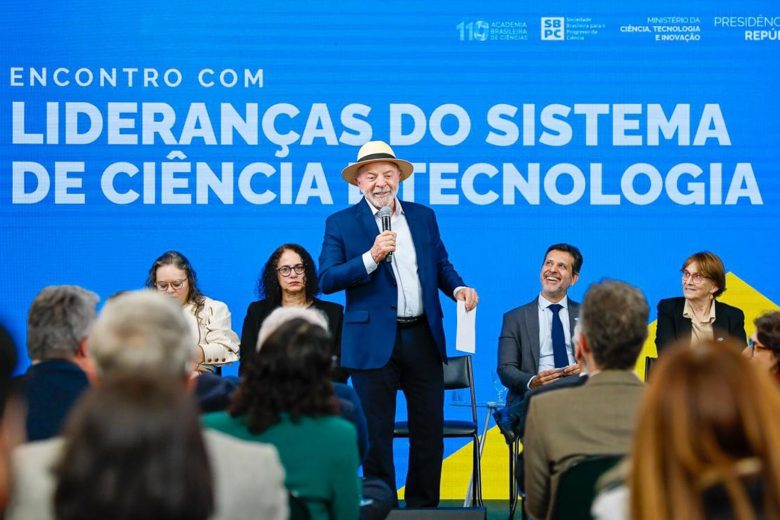 Lula defende ciência forte para Brasil ser dono de suas riquezas