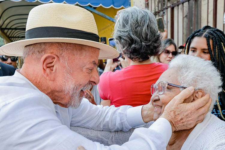 ‘Quero mostrar ao mundo que é possível cuidar do povo pobre’, diz Lula