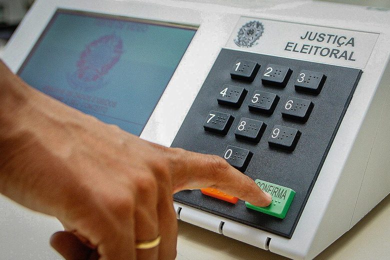 Eleitor que estiver fora de sua cidade no dia do pleito pode registrar voto em trânsito
