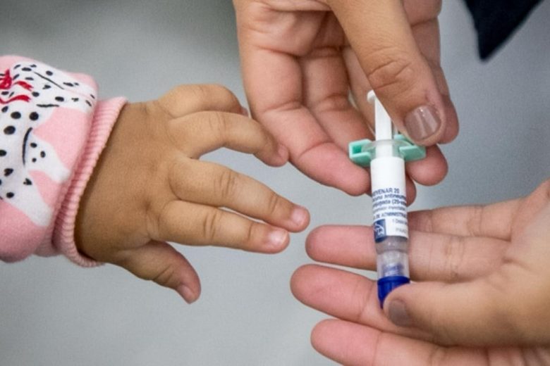 Nova vacina no SUS reforça combate à pneumonia e à meningite infantil