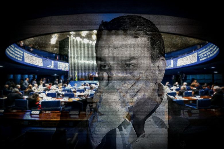 Flávio Bolsonaro deixa de votar na maioria das decisões e só emplaca duas propostas em 7 anos