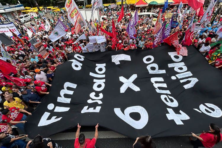 Em semana decisiva no Senado, trabalhadores participam de atos pelo fim da escala 6×1