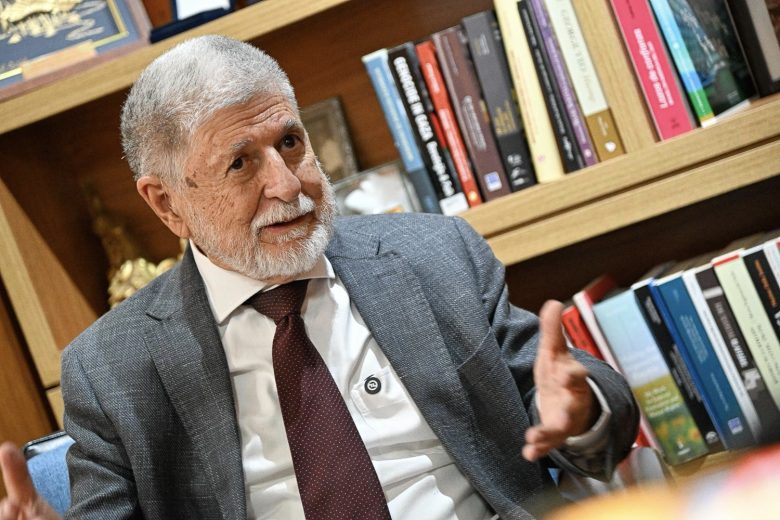 Celso Amorim critica ataques dos EUA e defende combate ao crime