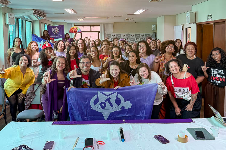 Mulheres do PT se preparam para disputar narrativas e defender a democracia nas redes
