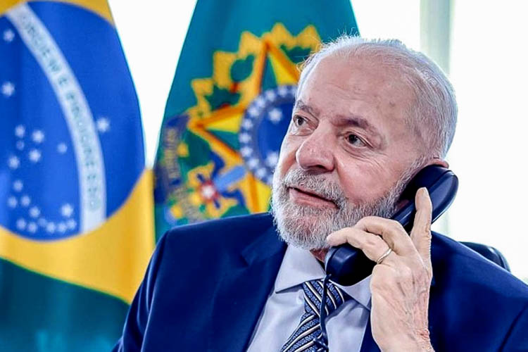 Em conversa com Putin, Lula defende que potências promovam diálogo pela paz