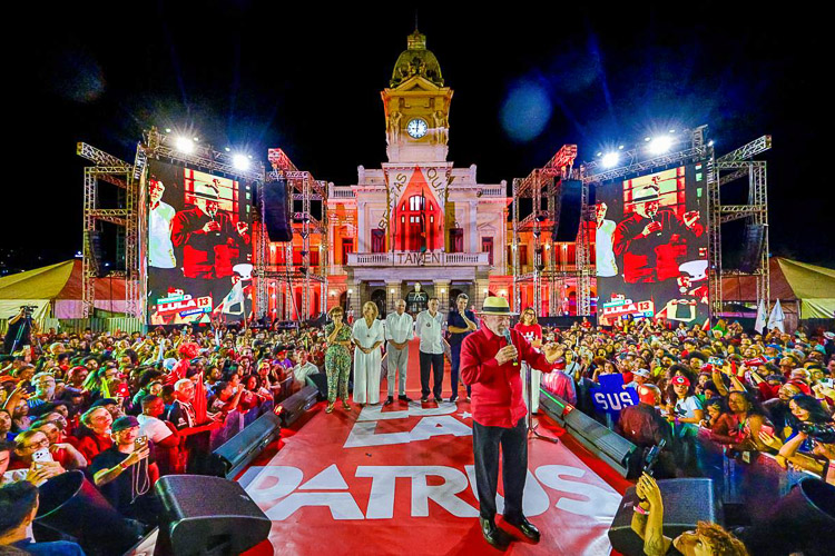 Em Minas com Patrus, Lula pede voto no 13: ‘Se não fossem vocês, eu não seria ninguém’