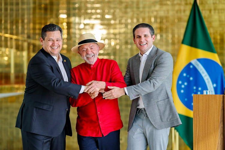 Com Lula, Alcolumbre e Motta definem votar fim da 6×1 e pautas prioritárias