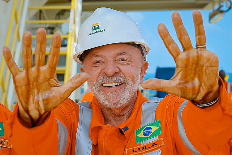 Lula celebra petróleo sem negar luta pelo fim de combustíveis fósseis