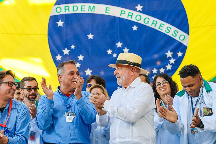 Lula defende investimento contínuo em ciência e defesa pelo futuro do país