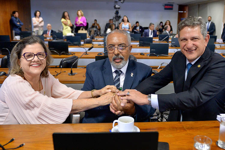 Trabalhadores vencem primeira votação e fim da 6×1 vai para plenário do Senado
