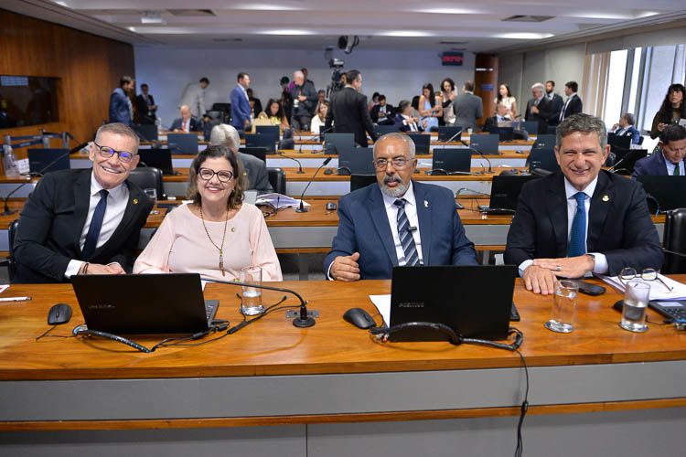 Em defesa do fim da 6×1, senadores do PT ressaltam que a proposta é sobre a vida