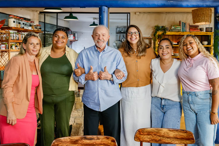 Olho no olho: Lula escuta mulheres e fala sobre o combate ao feminicídio