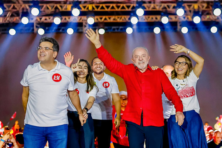 ‘Enquanto eu for vivo, as mulheres podem ter certeza que estarei ao lado delas’, diz Lula