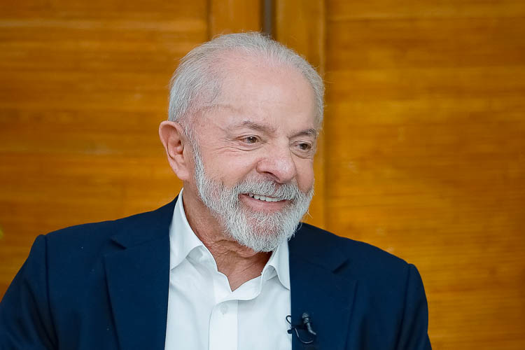 Lula segue firme na defesa do fim da 6×1: ‘Meus adversários jogam contra o trabalhador’