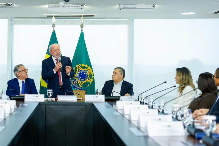 Lula sanciona lei que agiliza socorro a vítimas de infarto no SUS