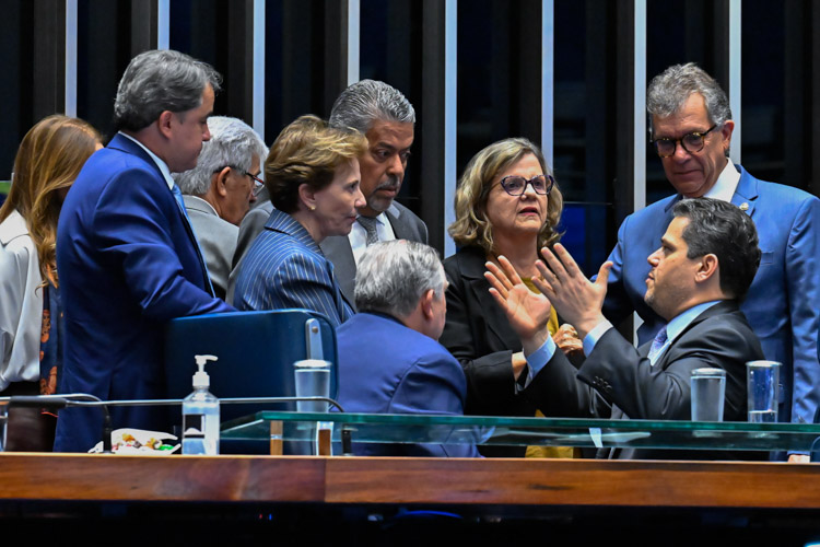 Coordenador de Flávio Bolsonaro diz que votar fim da 6×1 ‘não faz bem ao país’