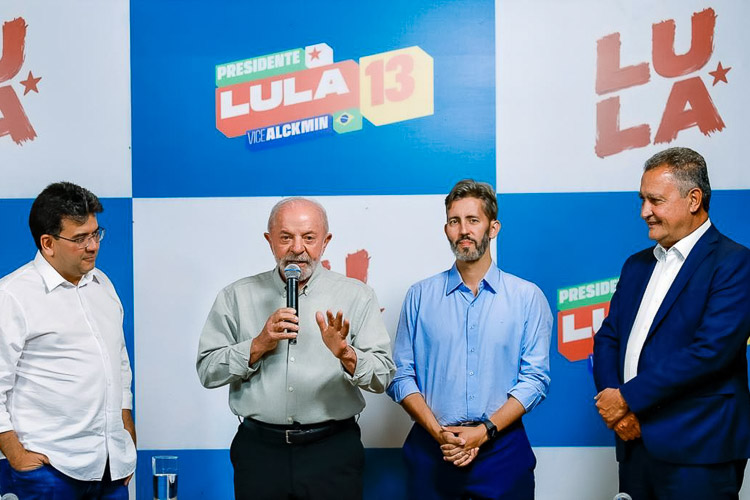 Lula diz que Flávio Bolsonaro terá que decidir sobre fim da 6×1: ‘A máscara vai cair’