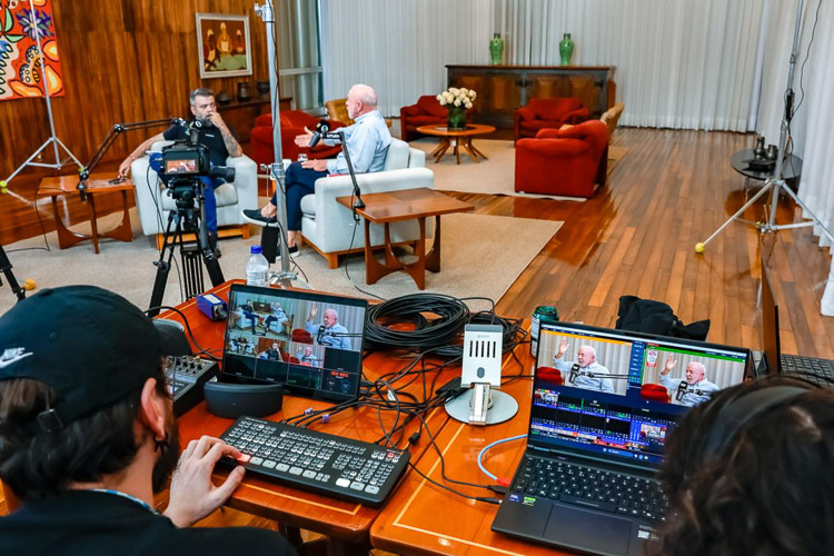 Entrevista de Lula no Flow ultrapassa 17 milhões de visualizações